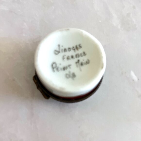 Limoges "Je T'aime" Box: Hand-Painted French Porcelain Trinket with Flower Hinge - Picture 4 of 7